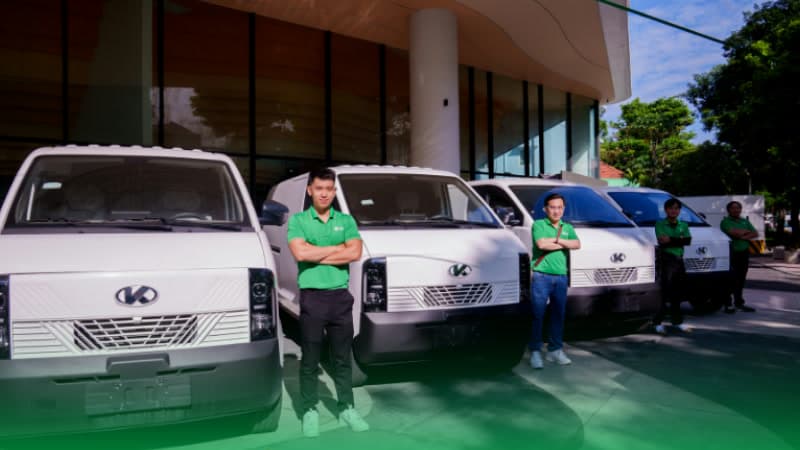 Đội xe điện Kim Long GK48-EV của GOZO Move cùng nhân viên